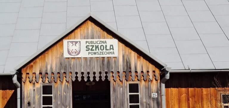 Polish school in the US: A path to First Communion Old school house in Kolbuszowa skansen